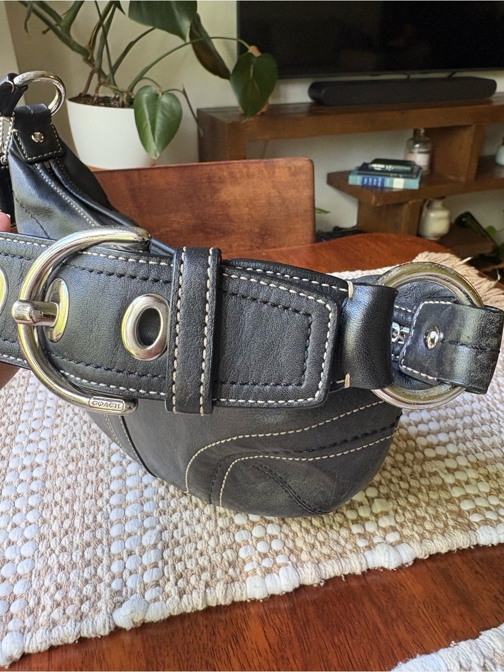 Classic 90s Coach Black Leather buckle shoulder Bag 😍 - Picture 2 of 4
